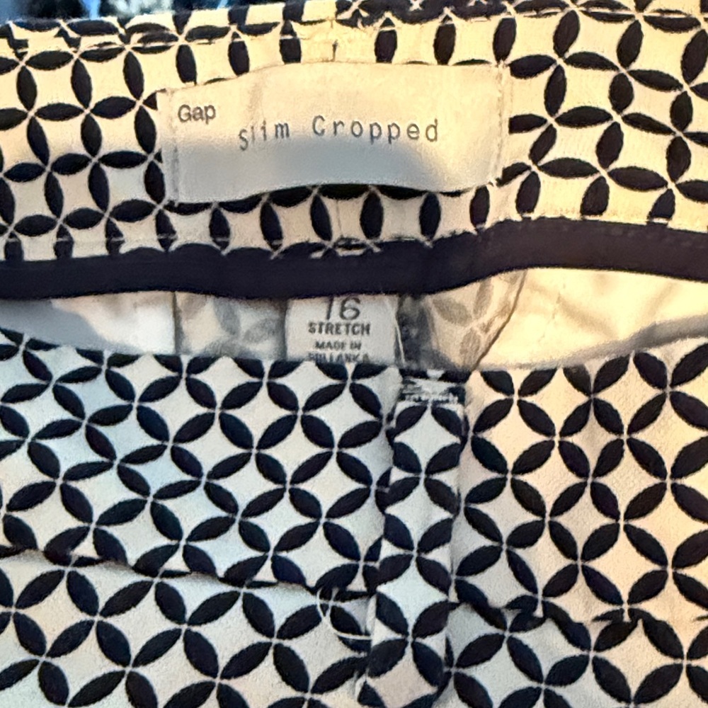 Size 16 Gap SlimCropped Pants